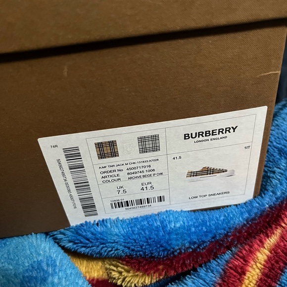 BRAND NEW BURBERRY SNEAKER SZ 8.5M - Picture 4 of 4